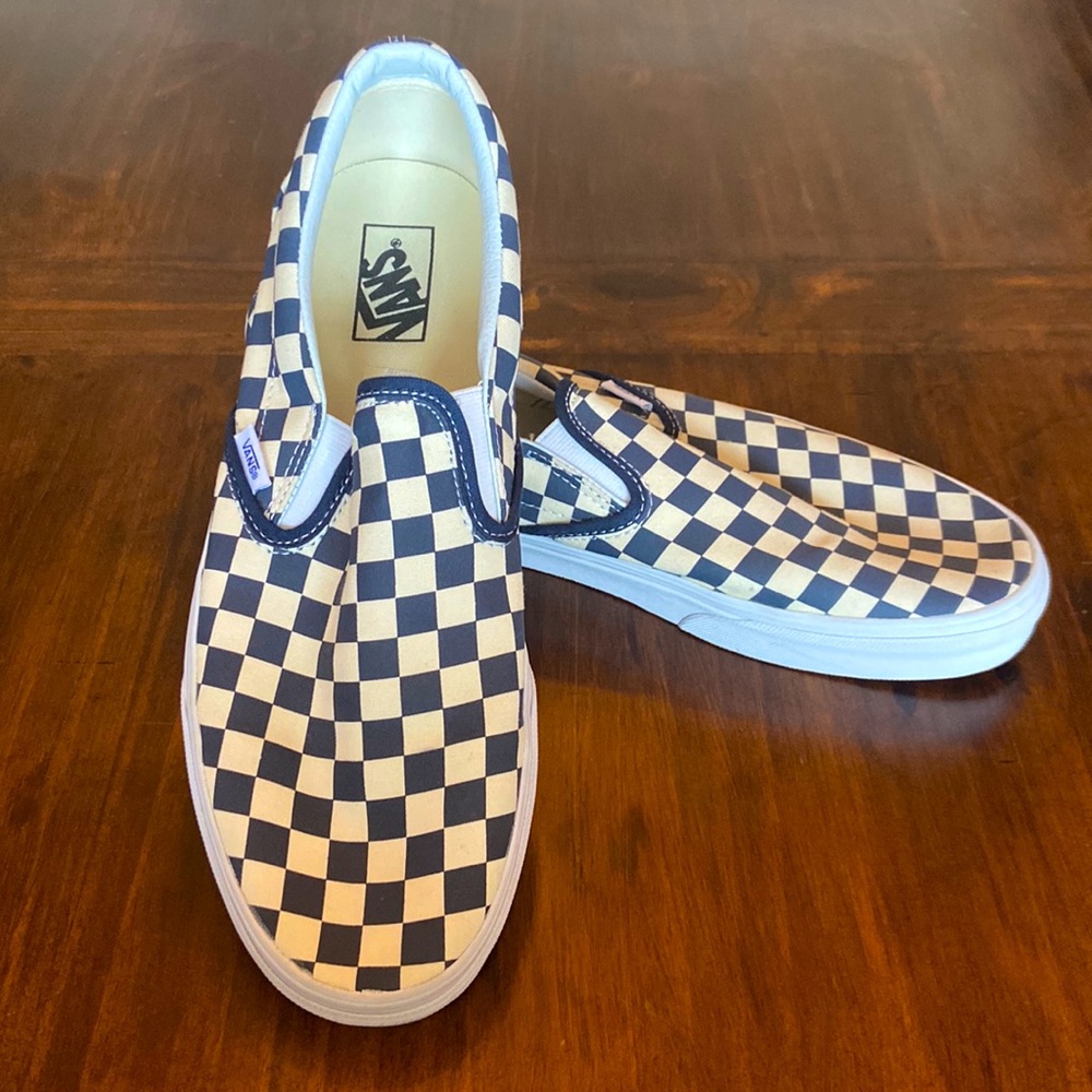 Men’s vans navy/cream checkered slip on’s
